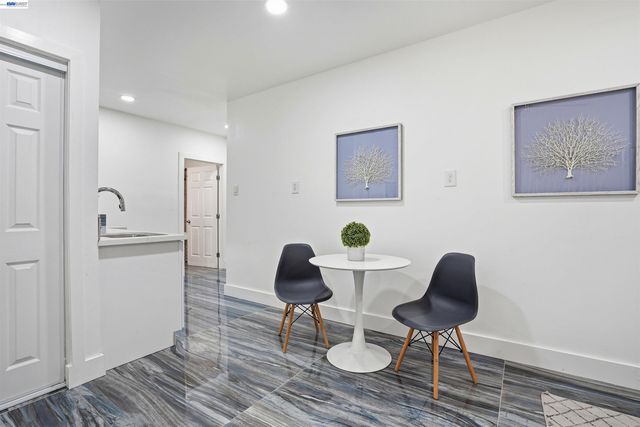 3910 Oak Hill Rd, Oakland, CA 94605