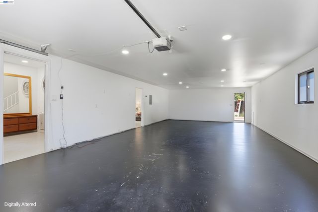 3910 Oak Hill Rd, Oakland, CA 94605