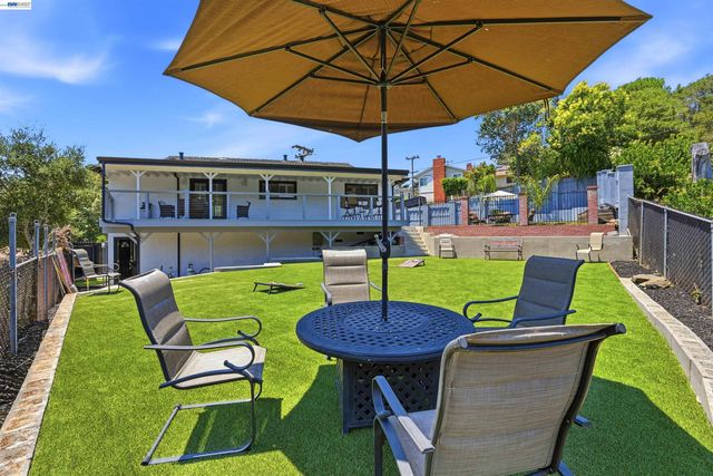 3910 Oak Hill Rd, Oakland, CA 94605