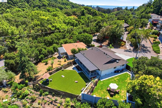 3910 Oak Hill Rd, Oakland, CA 94605