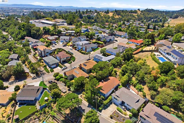 3910 Oak Hill Rd, Oakland, CA 94605