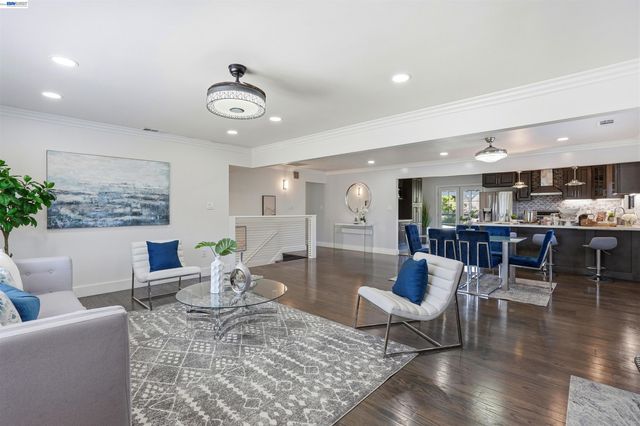 3910 Oak Hill Rd, Oakland, CA 94605