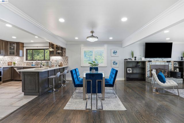 3910 Oak Hill Rd, Oakland, CA 94605