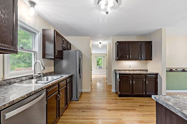 185 Bournehurst Drive, Plymouth, MA 02360