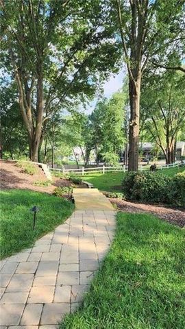 401 Park Ridge Circle, Marietta, GA 30068