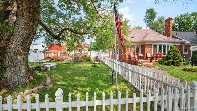 15120 Whitcomb Street, Detroit, MI 48227