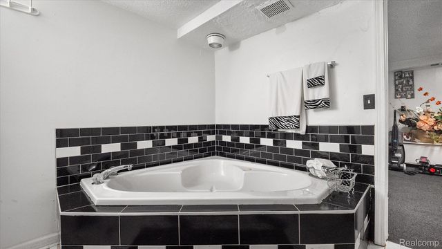 15120 Whitcomb Street, Detroit, MI 48227