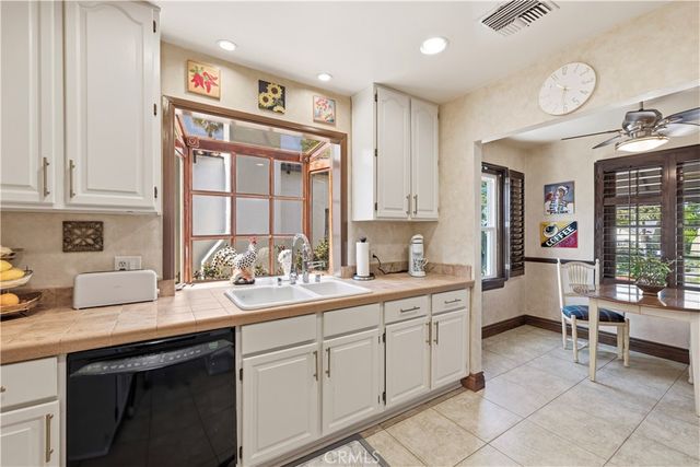 1130 Geneva, Glendale, CA 91207