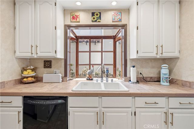 1130 Geneva, Glendale, CA 91207