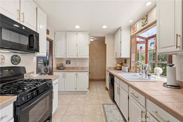 1130 Geneva, Glendale, CA 91207