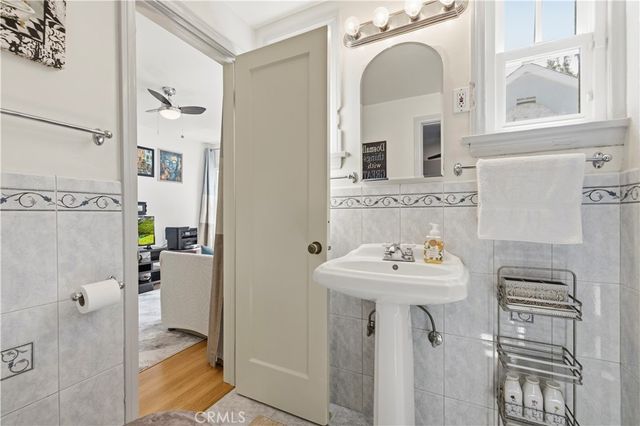 1130 Geneva, Glendale, CA 91207