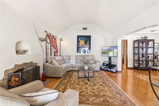1130 Geneva, Glendale, CA 91207