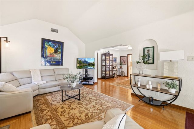 1130 Geneva, Glendale, CA 91207