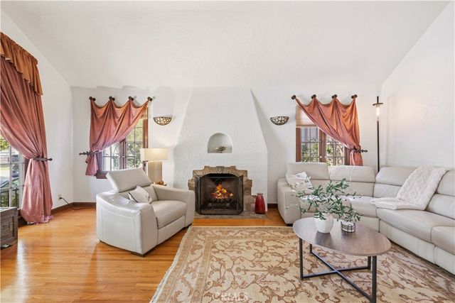 1130 Geneva, Glendale, CA 91207