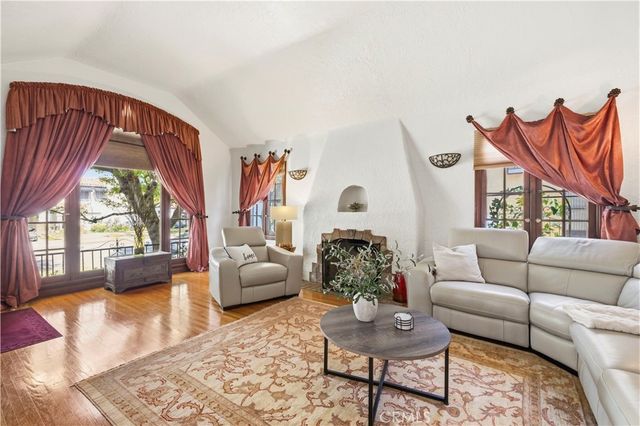 1130 Geneva, Glendale, CA 91207
