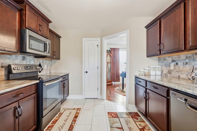 141 Kingstons Cv, Clarksville, TN 37042