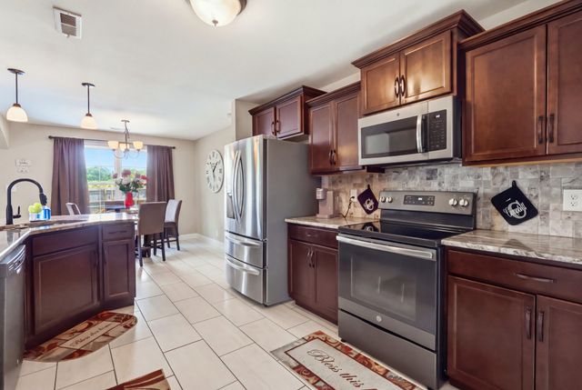141 Kingstons Cv, Clarksville, TN 37042
