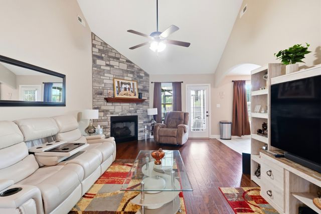 141 Kingstons Cv, Clarksville, TN 37042