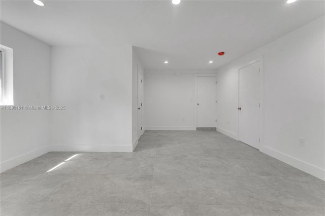 521 NW 33rd Ave, Miami, FL 33125