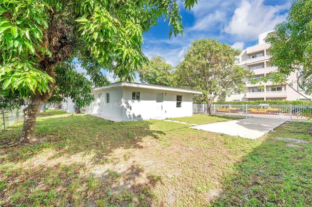 521 NW 33rd Ave, Miami, FL 33125