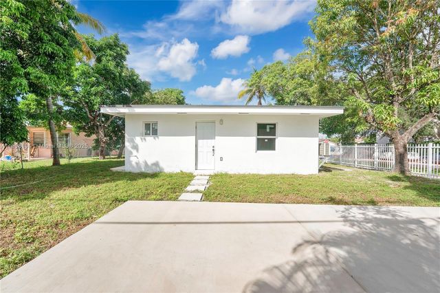 521 NW 33rd Ave, Miami, FL 33125