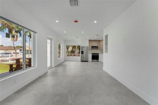 521 NW 33rd Ave, Miami, FL 33125