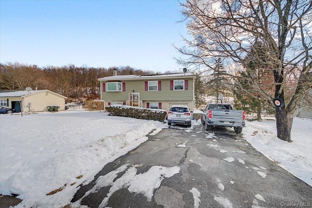 14 Capital Drive, Blooming Grove, NY 10992