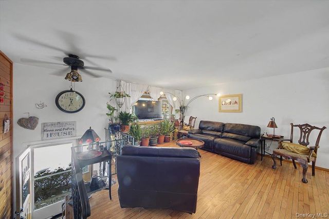 14 Capital Drive, Blooming Grove, NY 10992