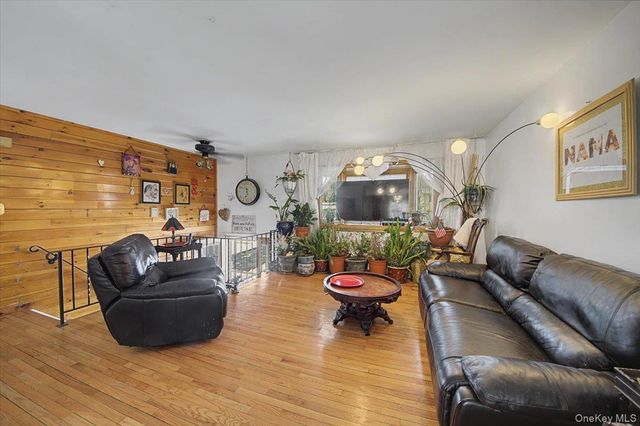 14 Capital Drive, Blooming Grove, NY 10992