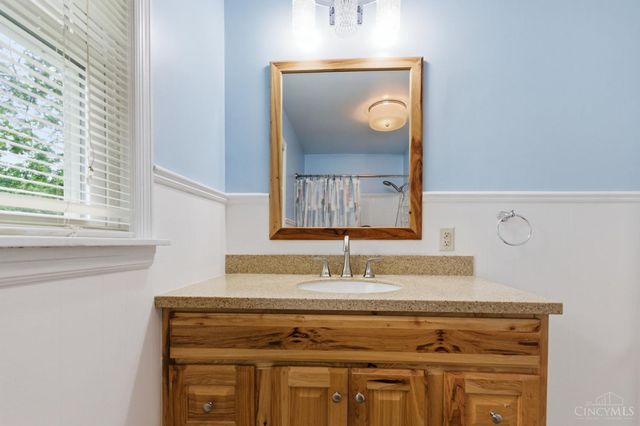 1204 Forest Court, Wyoming, OH 45215