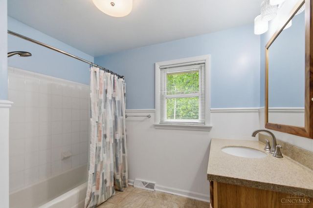 1204 Forest Court, Wyoming, OH 45215