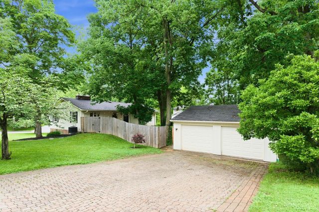 1204 Forest Court, Wyoming, OH 45215