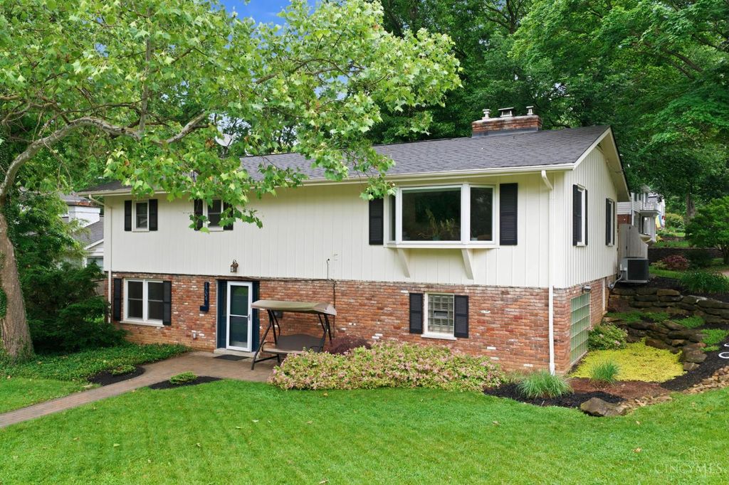 1204 Forest Court, Wyoming, OH 45215