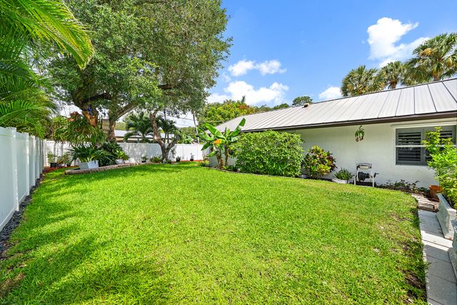 2442 Snug Harbor Drive, Palm Beach Gardens, FL 33410