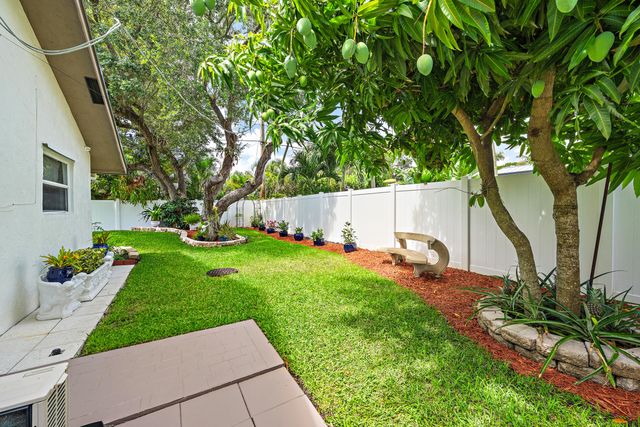 2442 Snug Harbor Drive, Palm Beach Gardens, FL 33410