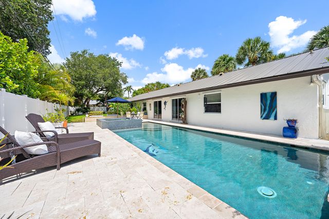 2442 Snug Harbor Drive, Palm Beach Gardens, FL 33410