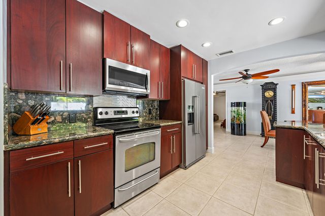 2442 Snug Harbor Drive, Palm Beach Gardens, FL 33410