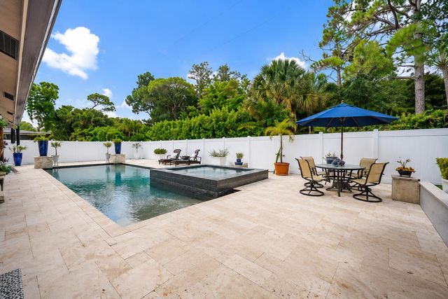2442 Snug Harbor Drive, Palm Beach Gardens, FL 33410