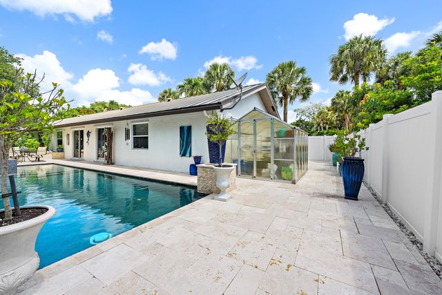 2442 Snug Harbor Drive, Palm Beach Gardens, FL 33410