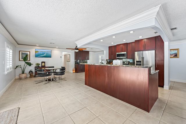 2442 Snug Harbor Drive, Palm Beach Gardens, FL 33410
