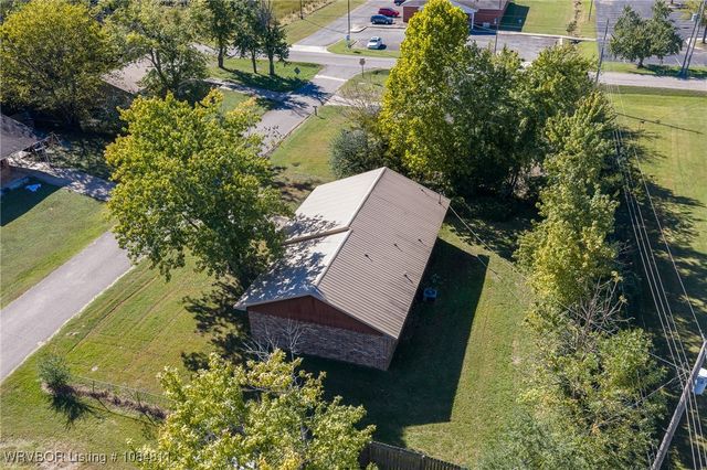 1803 Harkey Street, Paris, AR 72855