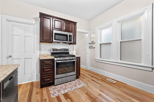 3331 N Bartlett AVENUE, Milwaukee, WI 53211