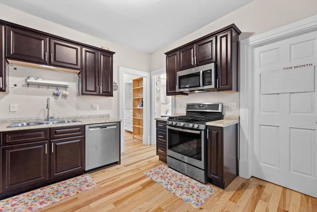3331 N Bartlett AVENUE, Milwaukee, WI 53211