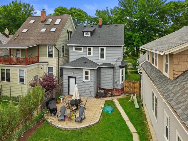 3331 N Bartlett AVENUE, Milwaukee, WI 53211
