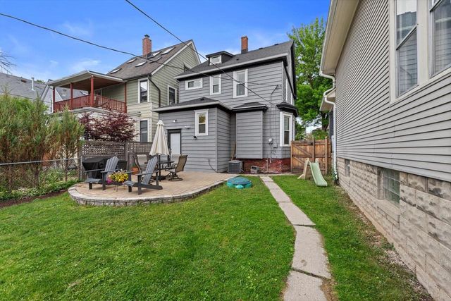 3331 N Bartlett AVENUE, Milwaukee, WI 53211