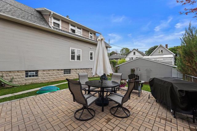 3331 N Bartlett AVENUE, Milwaukee, WI 53211