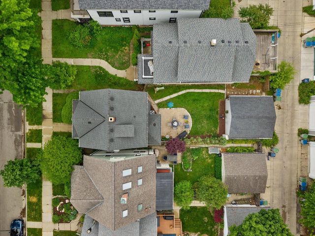 3331 N Bartlett AVENUE, Milwaukee, WI 53211