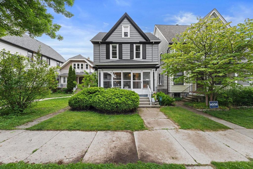 3331 N Bartlett AVENUE, Milwaukee, WI 53211
