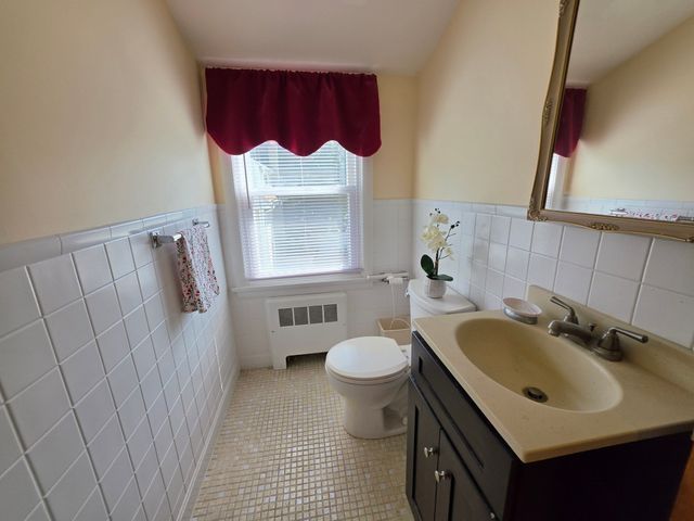4 Edgemere Rd, Lynn, MA 01904