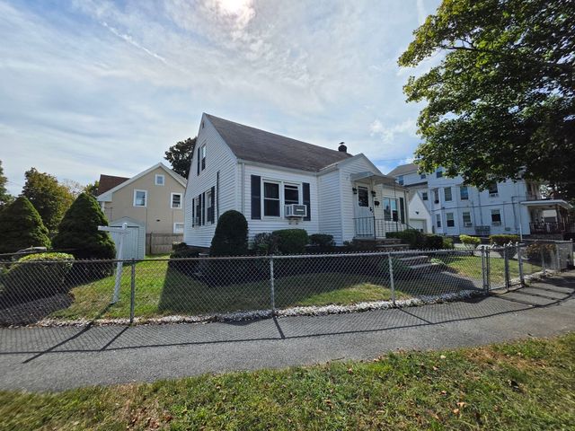 4 Edgemere Rd, Lynn, MA 01904